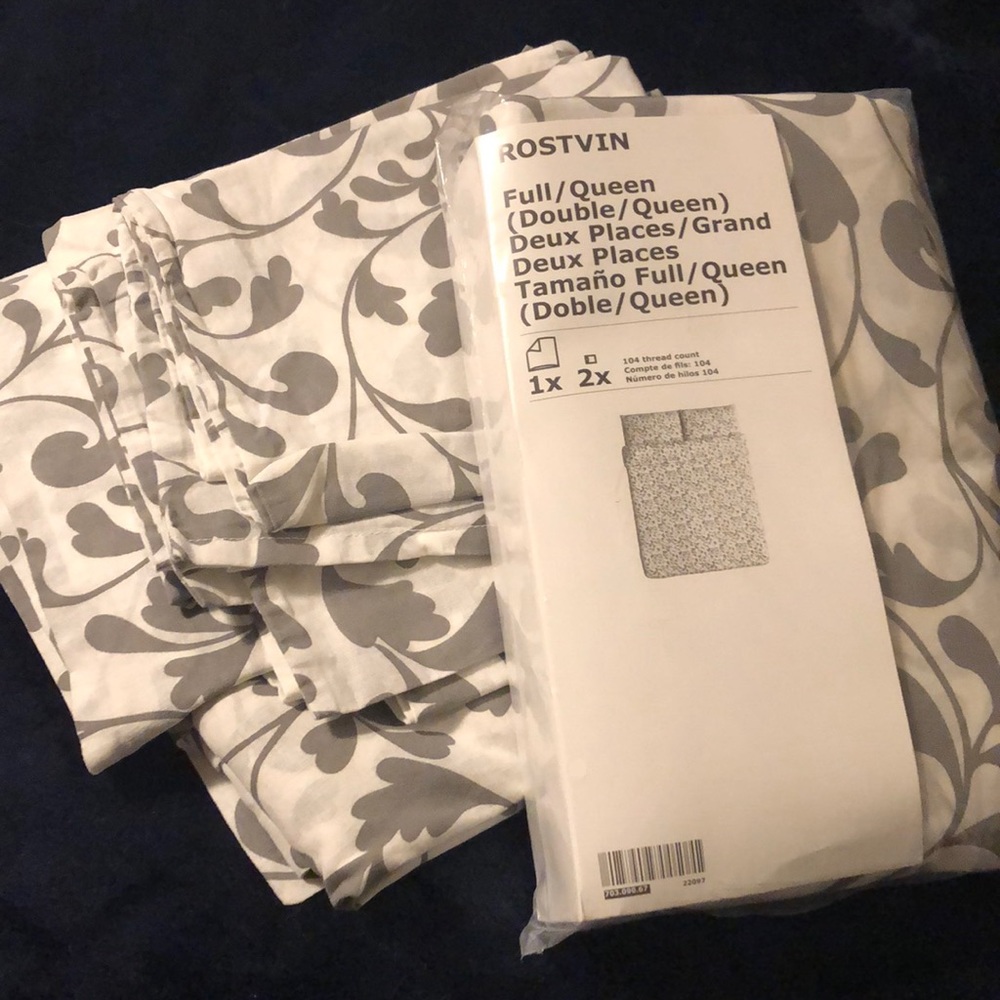 2 Ikea Duvet covers w/ pillow cases NWOT